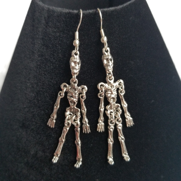 💥 Halloween Earrings Skeletons & Spiderwebs - Picture 3 of 3